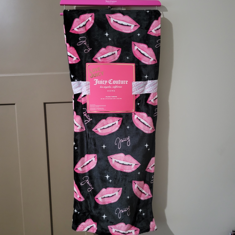 Juicy Couture Black Plush Throw with Pink Vampire Lips Design 🧛‍♀️